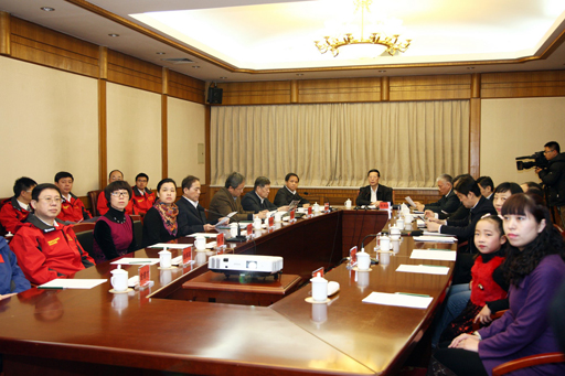 中共中央政治局常委、國務院副總理張高麗視頻連線極地大洋科考隊員  